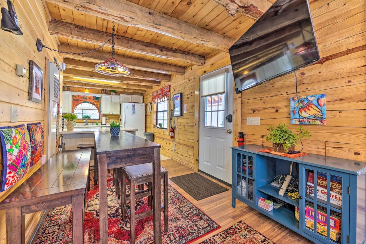 Rustic Duck Creek Village Cabin With Fire Pit! Esterno foto