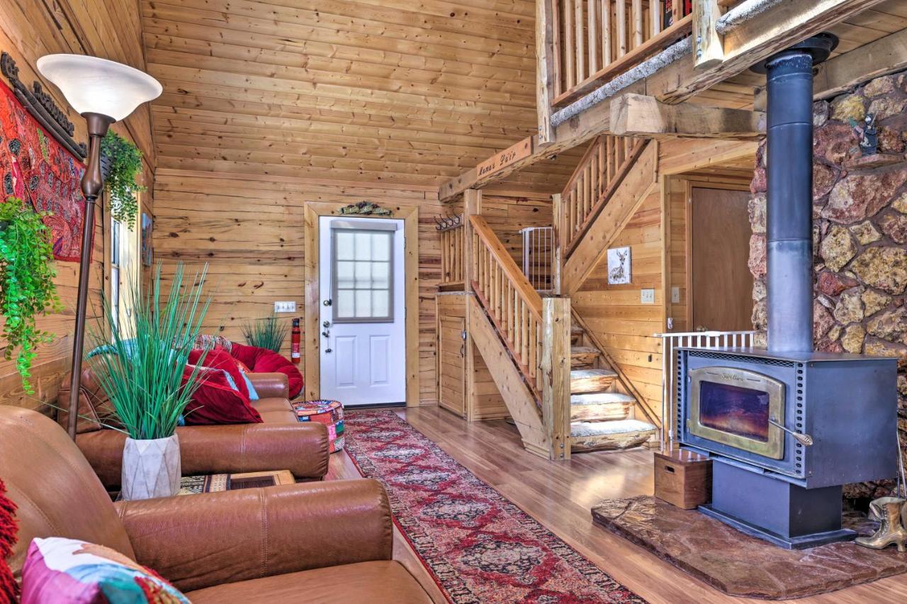 Rustic Duck Creek Village Cabin With Fire Pit! Esterno foto
