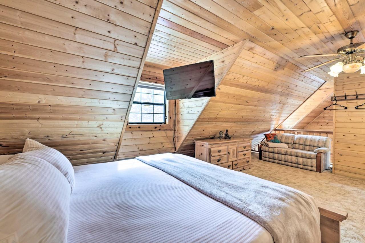 Rustic Duck Creek Village Cabin With Fire Pit! Esterno foto