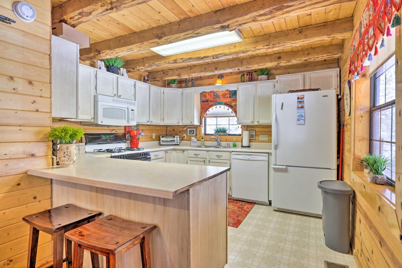 Rustic Duck Creek Village Cabin With Fire Pit! Esterno foto