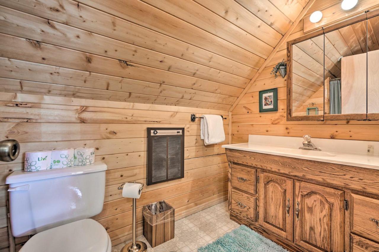 Rustic Duck Creek Village Cabin With Fire Pit! Esterno foto
